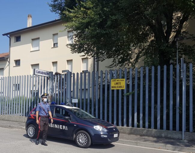 Va dai carabinieri per denunciare una truffa online: “E’ un problema se sono positiva?”