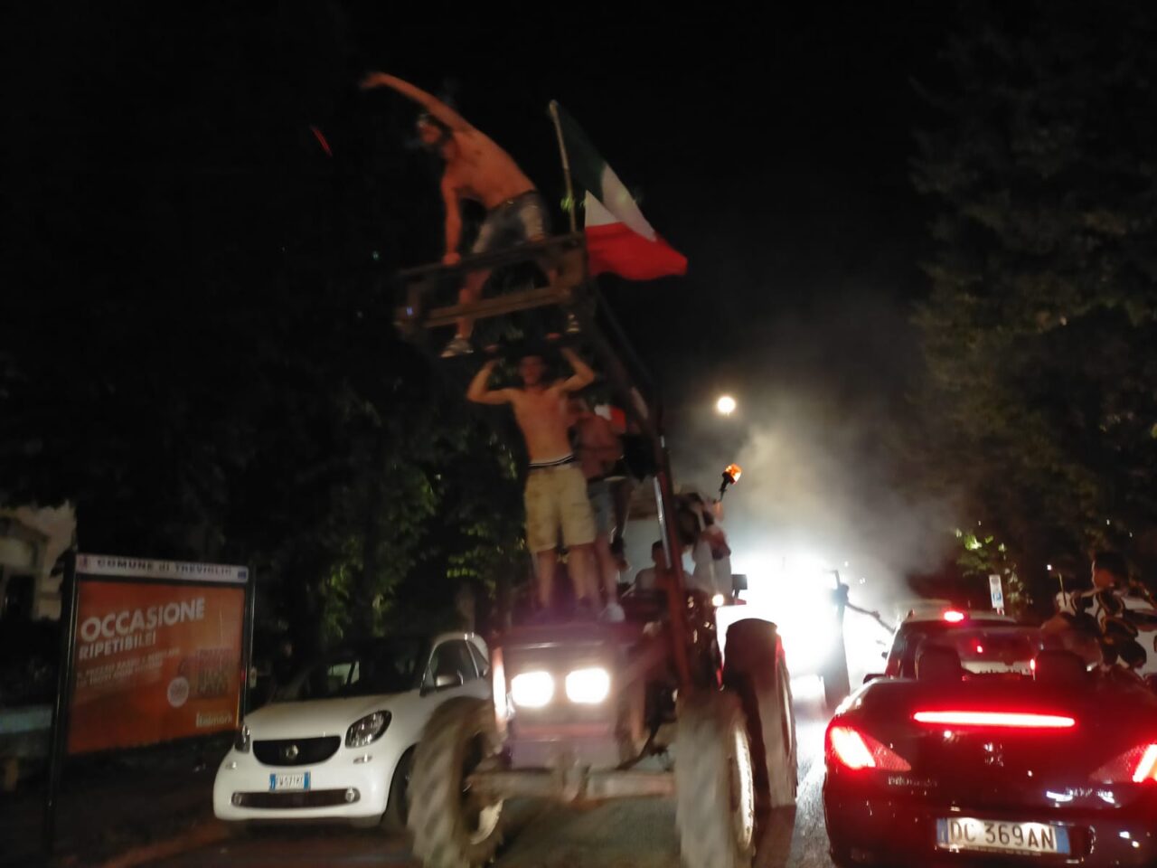 Treviglio in delirio per l’Italia: foto e video della festa sulla circonvallazione