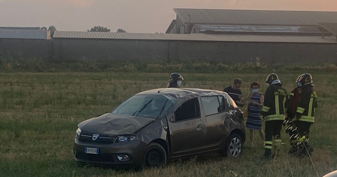 Finisce fuori strada al “curvone” di Calvenzano, ferita 22enne