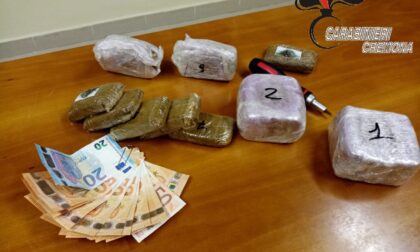 Fermato con due chili di hashish, fugge dai carabinieri ma finisce in manette