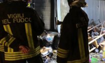 Incendio in un box, i Vigili del fuoco intervengono