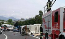 Guasto ai freni, quattro giovani feriti sul camper che si ribalta in corsa