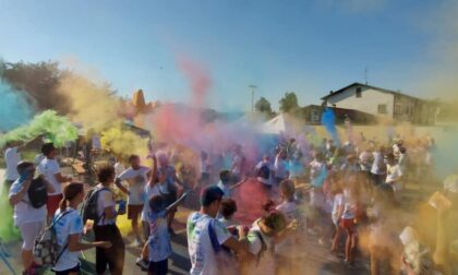 La "Holi run" colora le strade della città