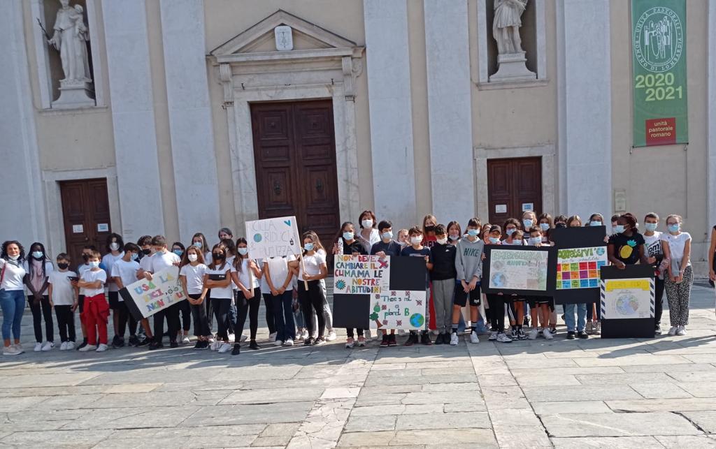 L’Istituto Comprensivo Fermi in piazza per il Fridays for Future