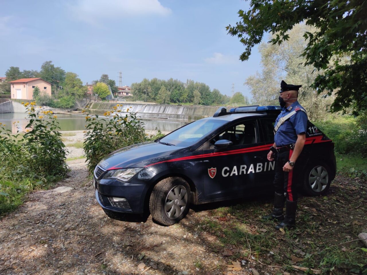 Vuole farla finita e tenta di gettarsi nel Serio, 50enne salvato dai carabinieri