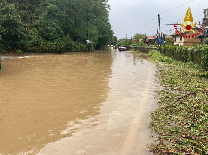 Maltempo: provincia di Varese in ginocchio. Salvati automobilisti