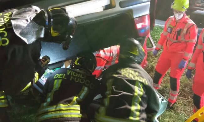 Auto si ribalta sulla provinciale, ferito un 37enne