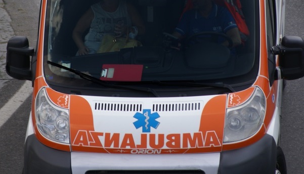 Due ragazzi feriti in moto trasportati in ospedale