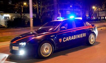 Minaccia di darsi fuoco in centro città, fermato dai carabinieri