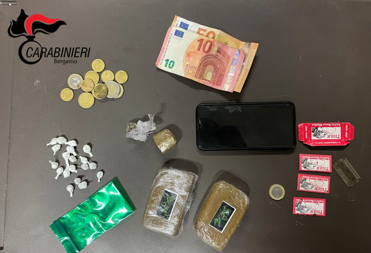 Ancora droga in stazione a Bergamo: hashish, coca e lamette