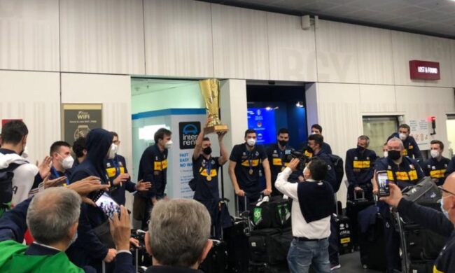 L’Italia della pallavolo campione d’Europa è atterrata questa mattina a Orio al Serio