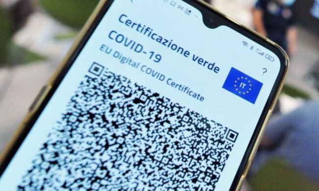 Medico no-vax bergamasco faceva finta di vaccinare altri no-vax per  il Green Pass
