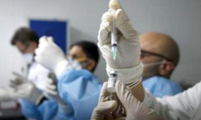 Vaccino, “raccomandata” la quarta dose per gli over60