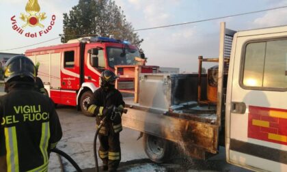 Furgone in fiamme a Fontanella