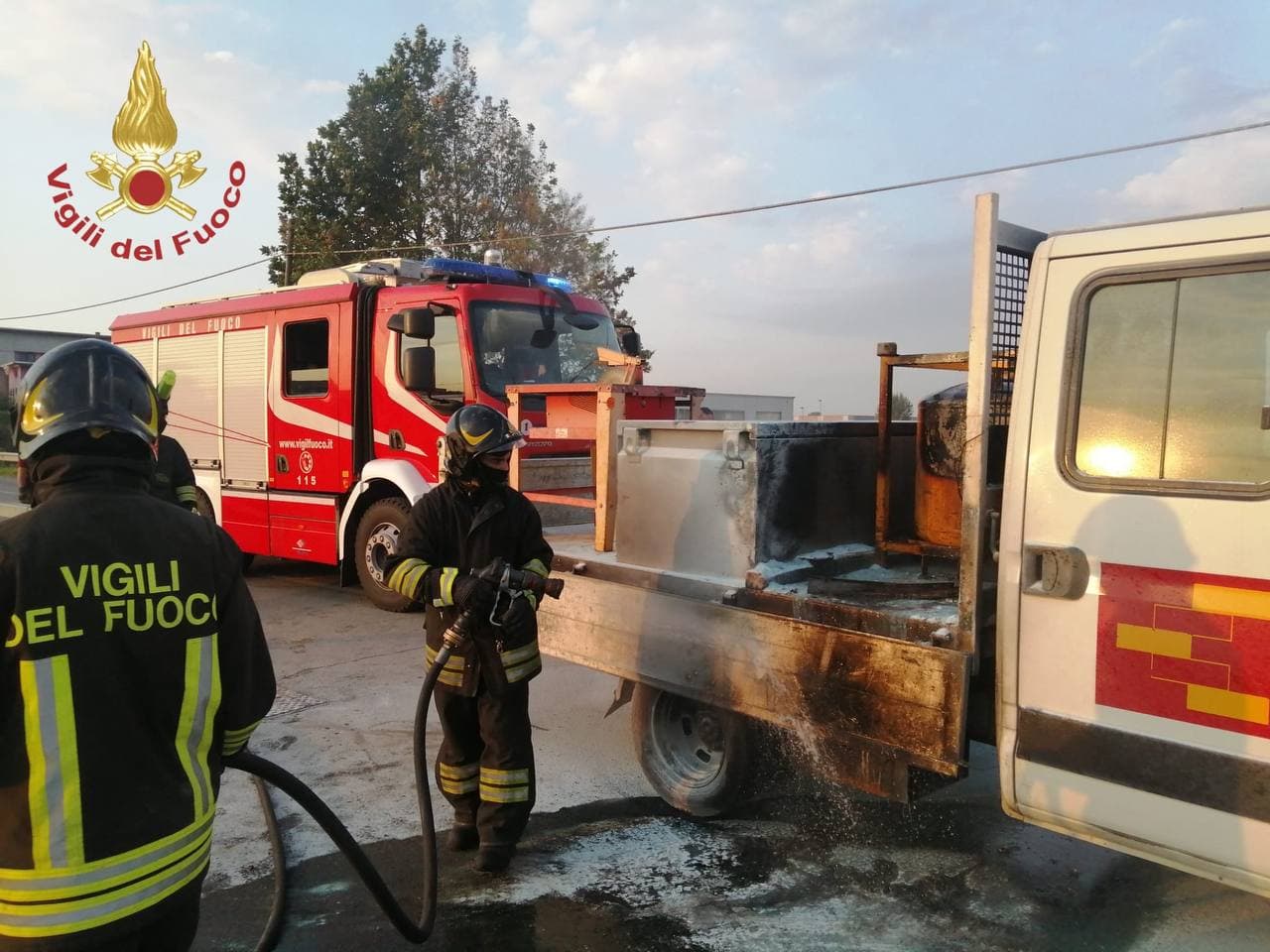 Furgone in fiamme a Fontanella