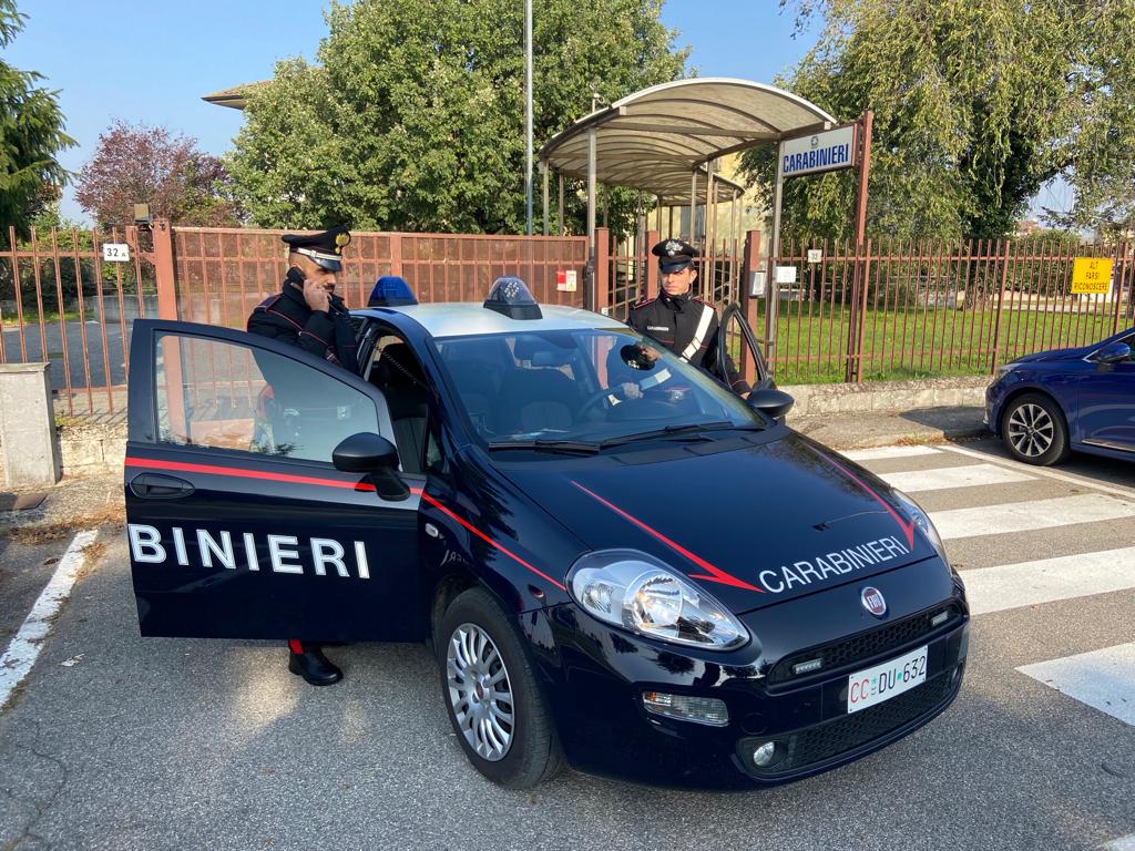 Finge di essere stata derubata dell’incasso del negozio, 30enne denunciata