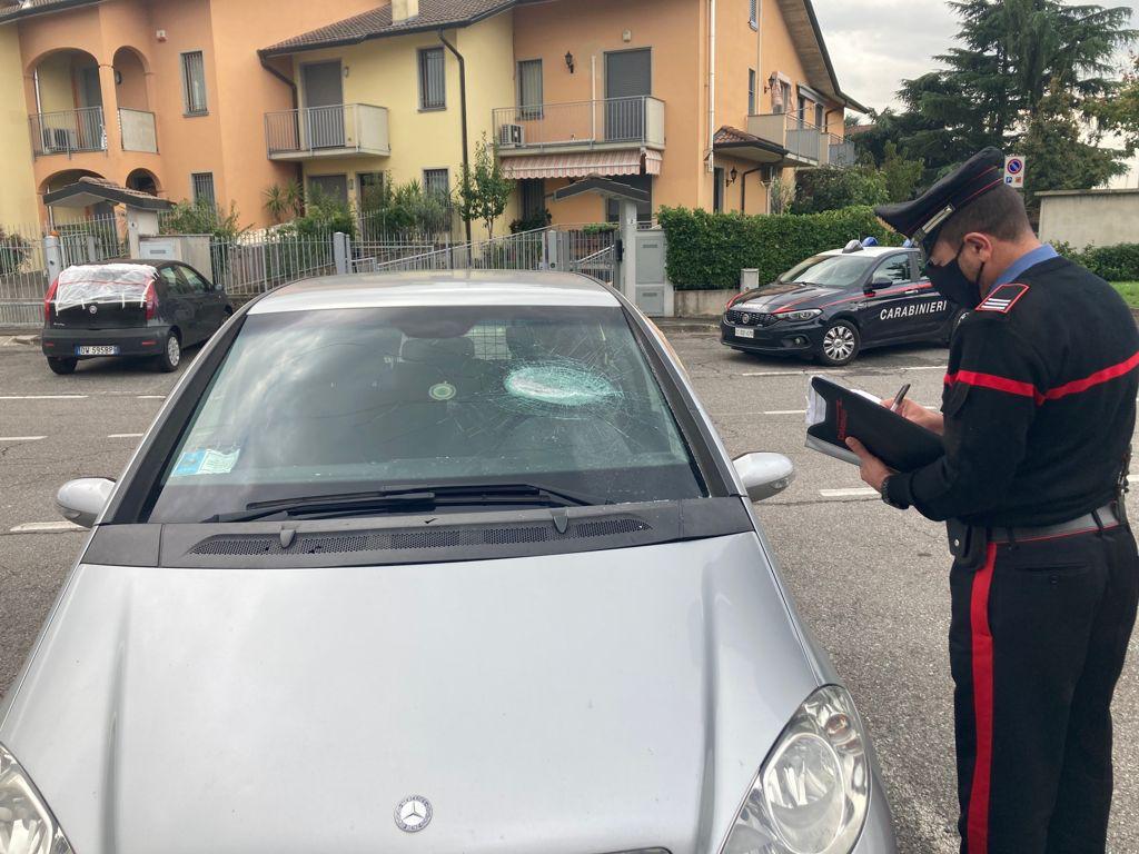 Danneggia sei auto in sosta, arrestato 23enne