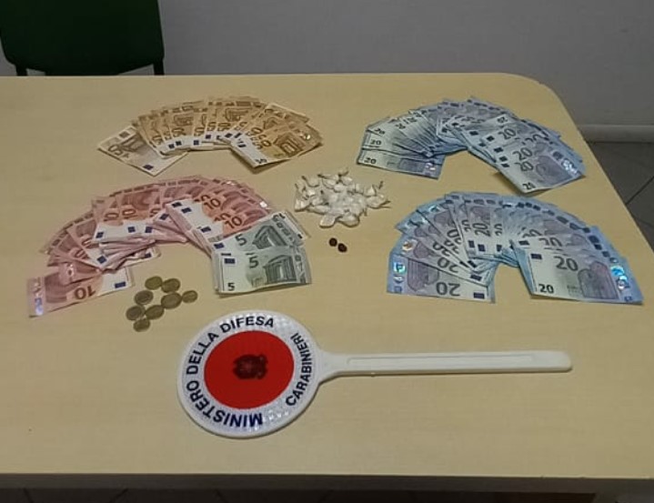 Cocaina nel marsupio: arrestato per spaccio
