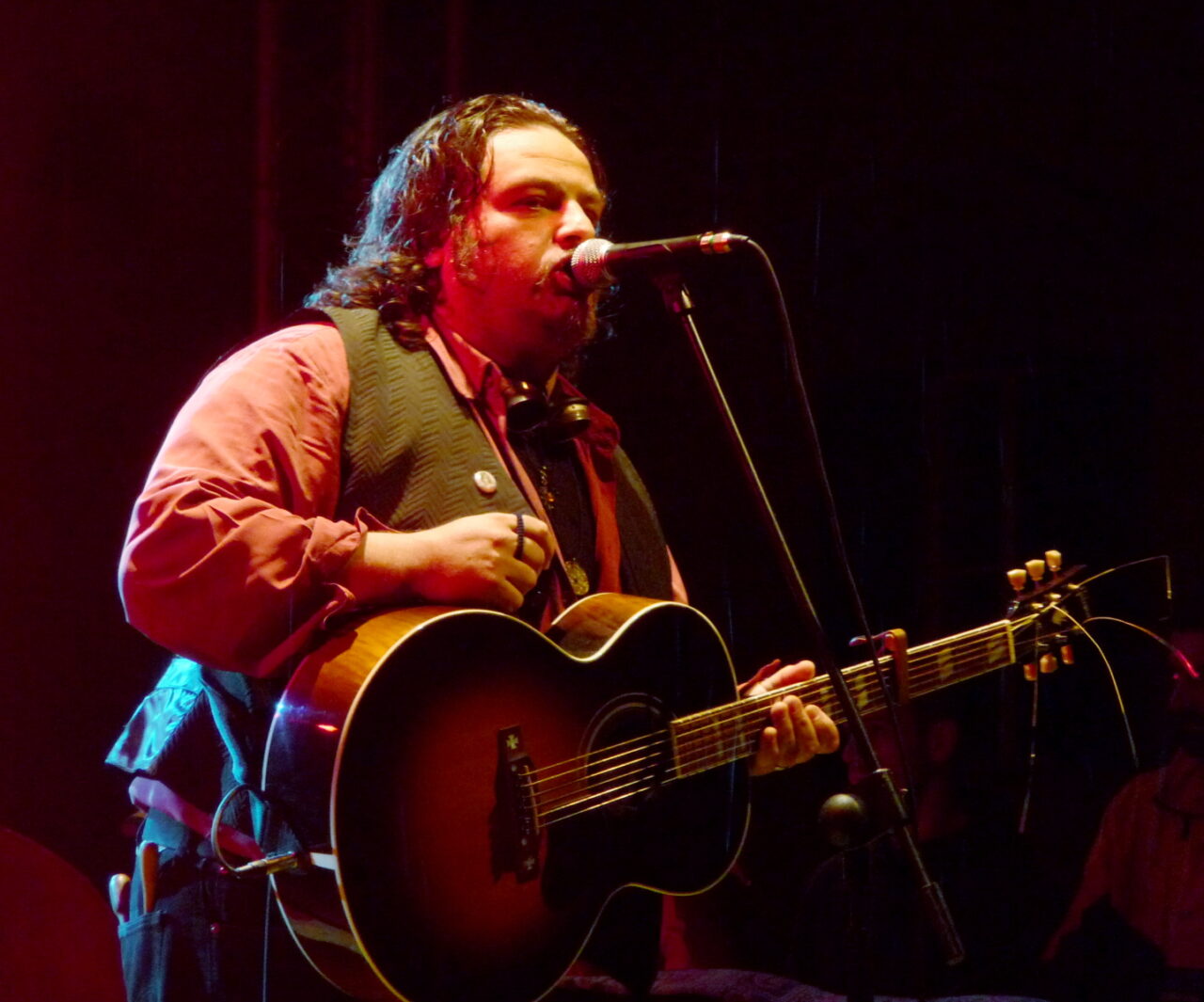 Cisco (ex frontman dei Modena City Ramblers) si esibisce in città