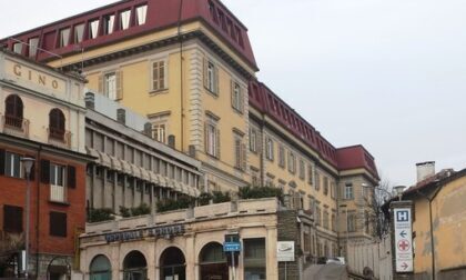 Scambiano per necrotico il dito da riattaccare di un uomo di colore e lo buttano via