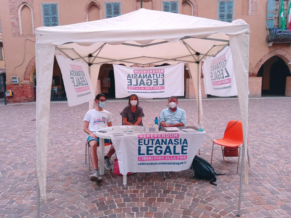 Referendum sull’eutanasia legale, raccolte quasi 2mila firme e donazioni per “Luca Coscioni”
