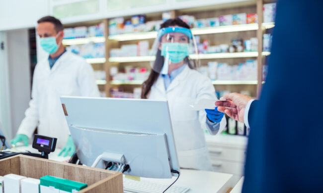 Vaccinazione anti Covid-19, da oggi la prima e seconda dose si può fare in farmacia
