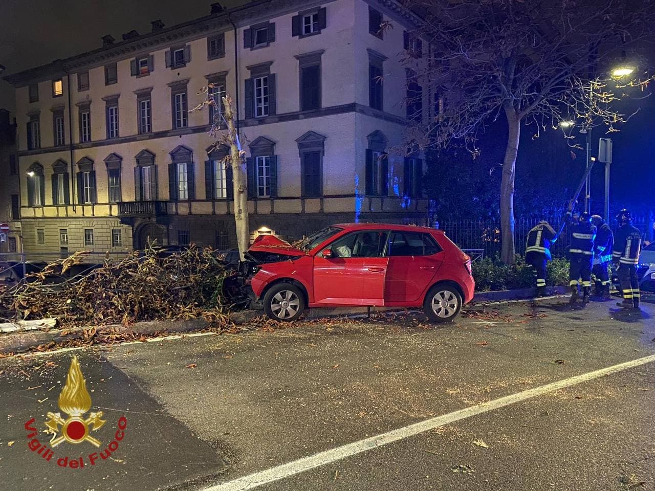 Pauroso schianto all’alba a Bergamo: illeso un automobilista