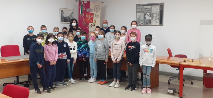 Pandemia, opere ed educazione, gli studenti della primaria chiedono risposte al sindaco