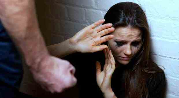 Prevenzione, ascolto e intervento: le “armi” dei carabinieri contro la violenza sulle donne