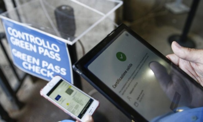 No vax al ristorante mostra il Green Pass dell’amico: denunciato