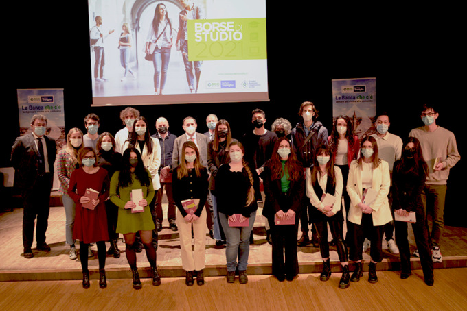 La Bcc premia gli studenti migliori: “In futuro del Paese è nelle vostre mani”