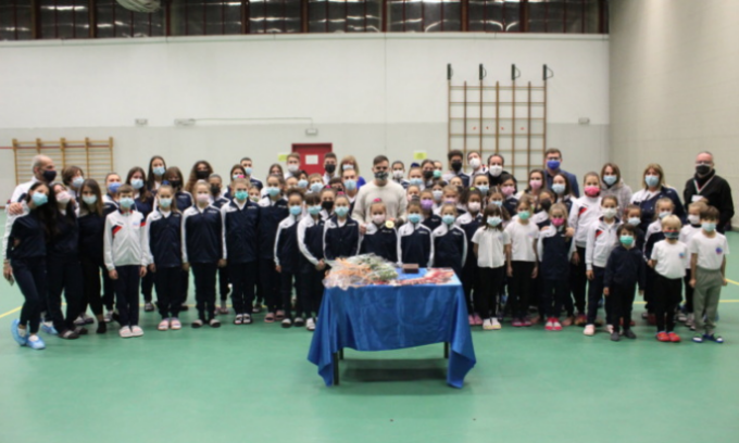 Il campione Nicola Bartolini fa visita alle atlete della Ginnastica Trevicass