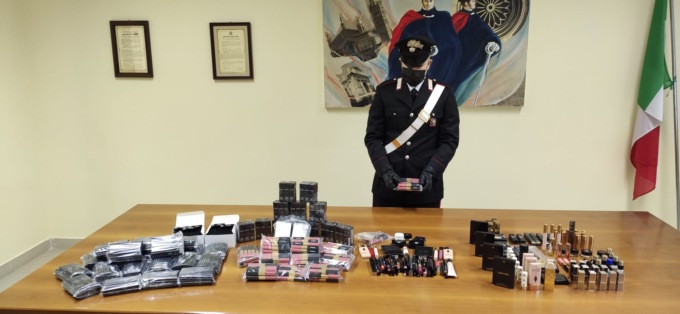 Ruba cosmetici per 50mila euro dall’azienda per cui lavora