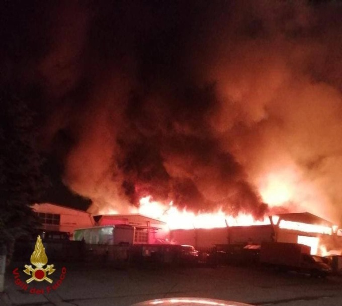 Enorme incendio a Verdellino: il video delle fiamme