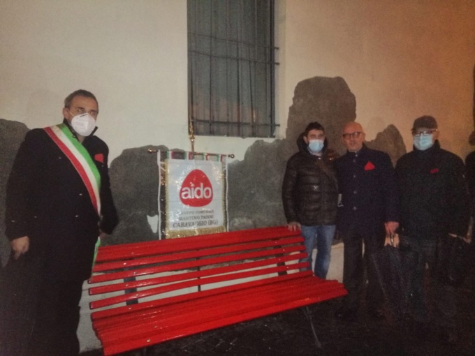 Inaugurata in Largo Cavenaghi la panchina rossa contro la violenza sulle donne