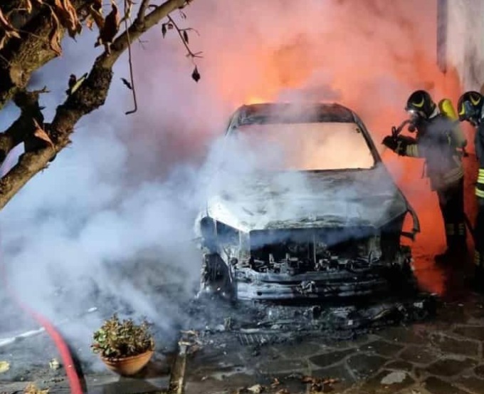 Pick-up in fiamme a Rivolta