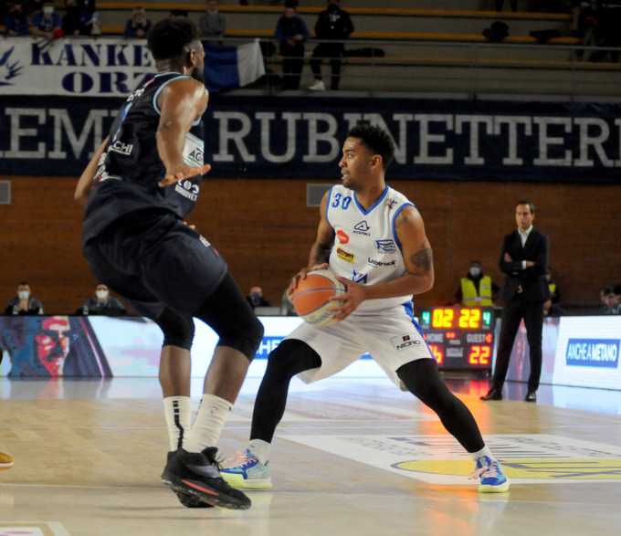 Che bella vittoria, Treviglio ferma la capolista Cantù