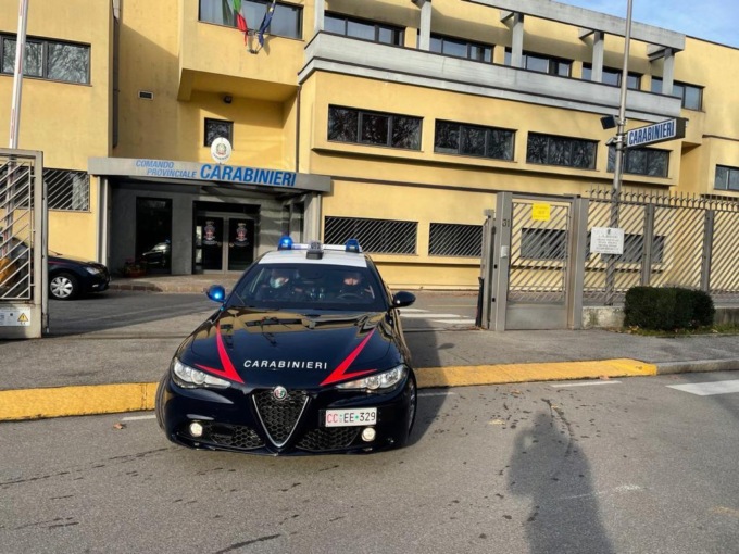 Lanciano un uomo dalla finestra dopo una lite per la droga