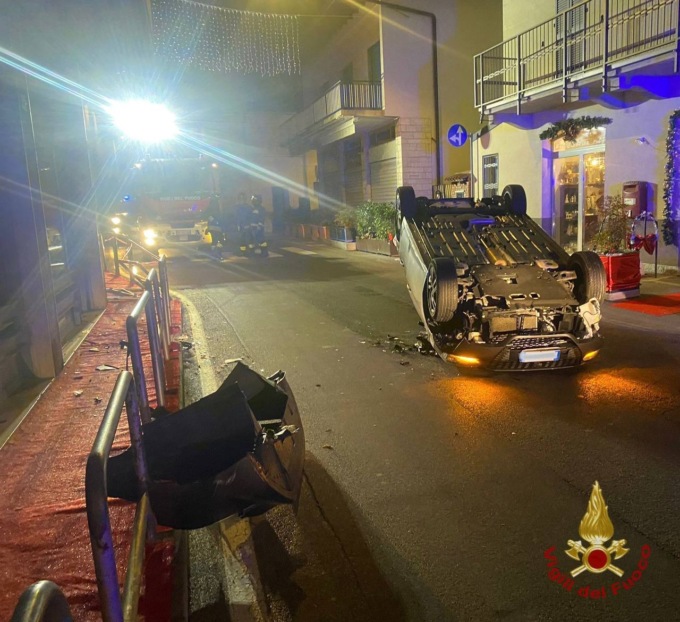 Ribaltamento a Treviolo, sul posto i Vigili del Fuoco