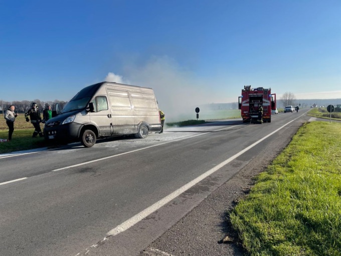 A fuoco un furgone carico di birra