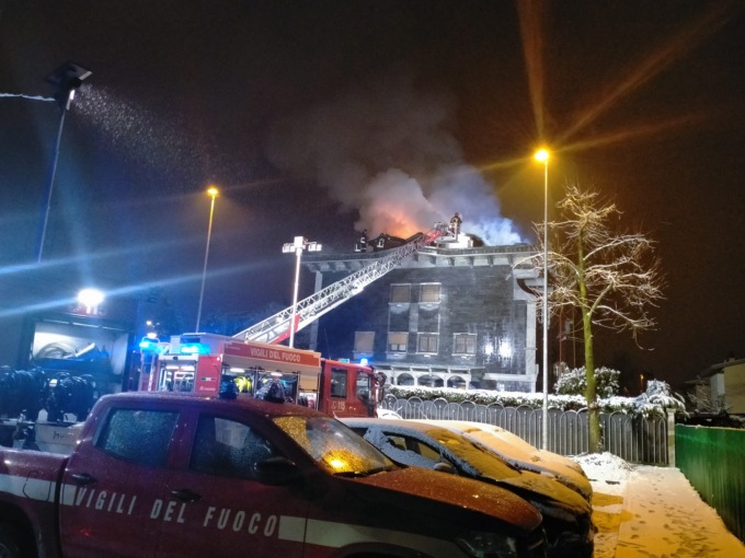 Fiamme a Urgnano: dieci appartamenti inagibili