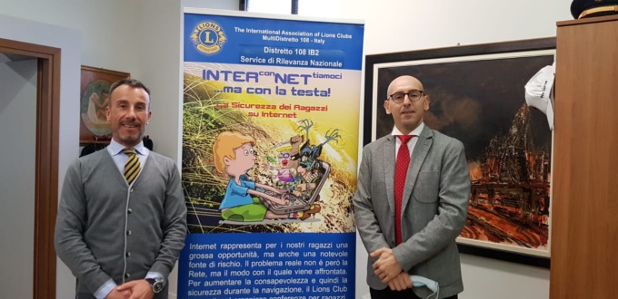 “Interconnettiamoci… ma con la testa”, la lezione sui pericoli della rete