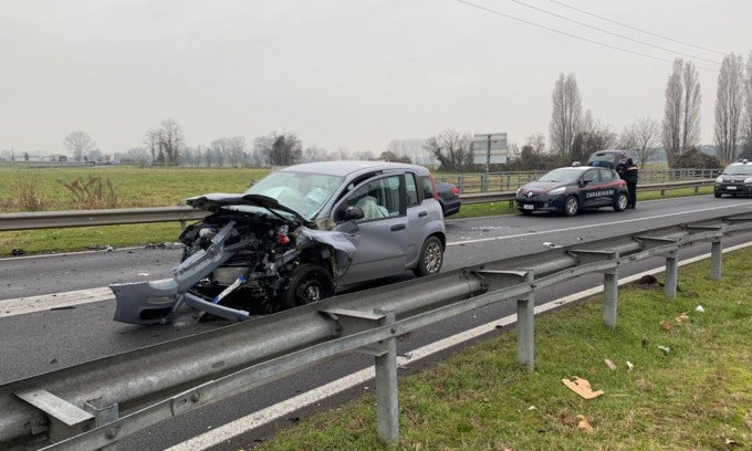 Tragedia sulla ex SS11, muore una donna la vigilia di Natale