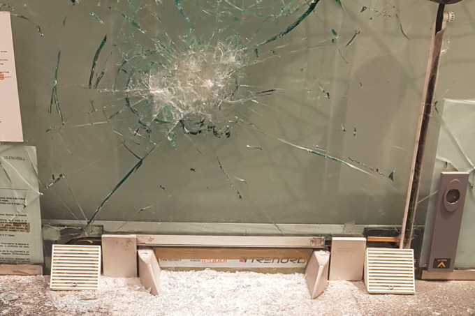 Vandalizzata la stazione di Treviglio, Trenord: “Danni per 30mila euro”