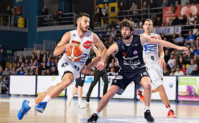 Adam Sollazzo torna a vestire la canotta di Treviglio