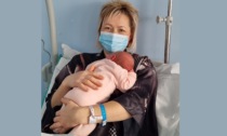 La corsa in ospedale poco prima del brindisi: così è nata Emilia, la prima bergamasca del 2022