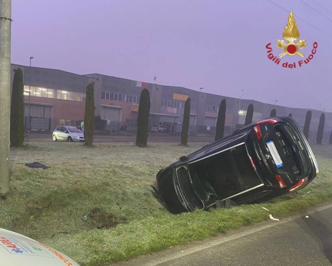 Incidente lungo la Cremasca, un’auto si ribalta per evitare lo scontro