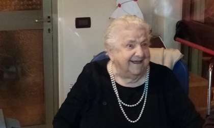 La "Miss Sempreverde" compie 96 anni, Lurano festeggia Adelaide Bugini