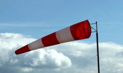 Il vento forte sferza il Nord: aerei in difficoltà
