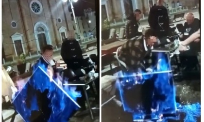 Caravaggio, danno a fuoco il tavolino del bar in piazza e si riprendono su Instagram